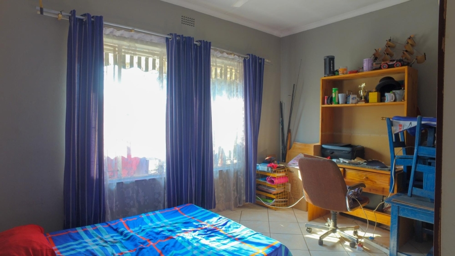 6 Bedroom Property for Sale in Oos Einde North West